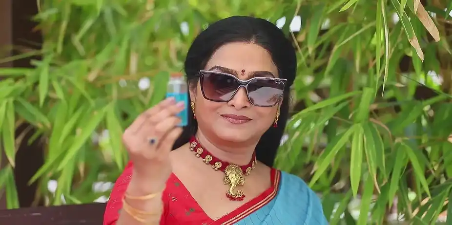 Sankarapandi Argues with Maya - Maari