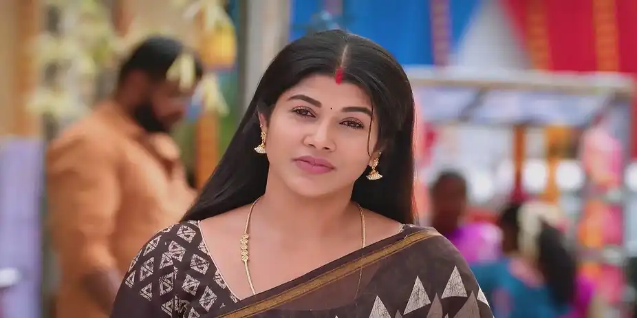 Mythili Meets Revathi's Family - Karthigai Deepam