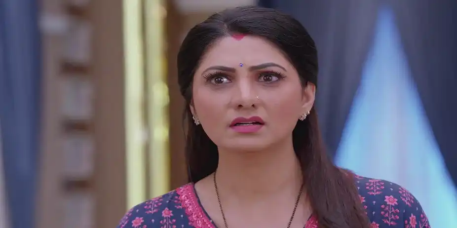 Bua Ma Arrives to Talk to Smita - Kumkum Bhagya