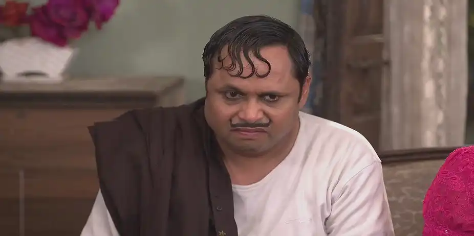 Bhandari Eats Fritters with Happu's Family - Happu Ki Ultan Paltan