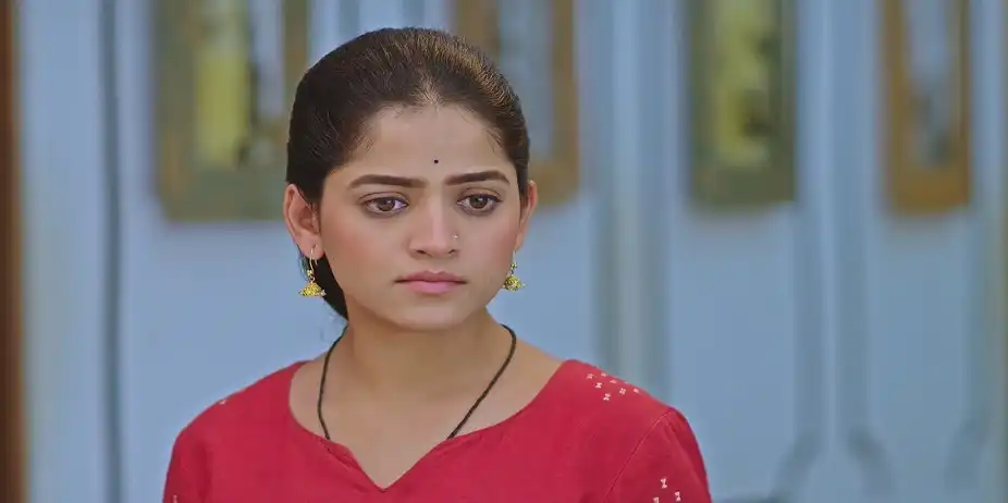 Priya Gets Hurt while Playing Games - Paaru