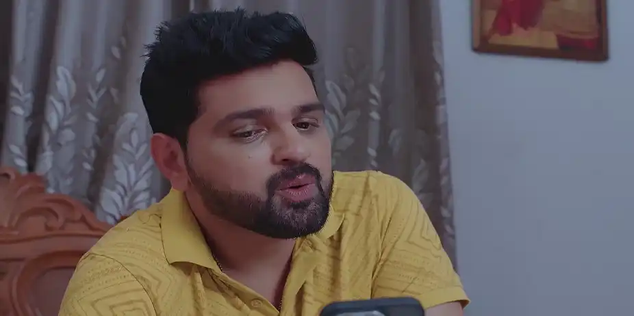 Gautham Peeps into Surya's Room - Snehapoorvam Shyama