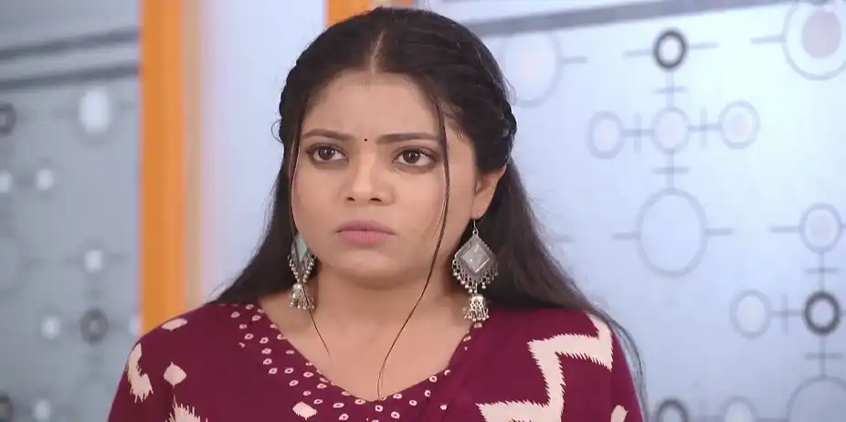 Upasana's Doesn't Obey Priyambada's Orders - Sathi Sata Janmara