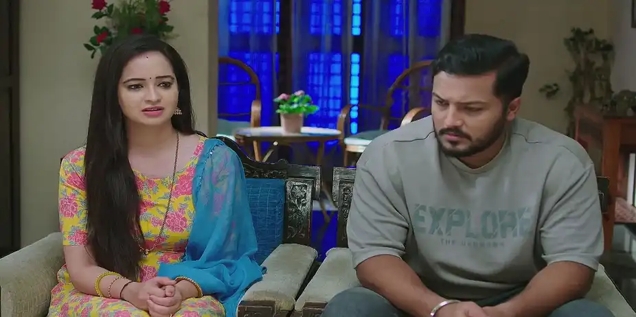 Samarth's Family Discusses Madhav's Problems - Shrirasthu Shubhamasthu