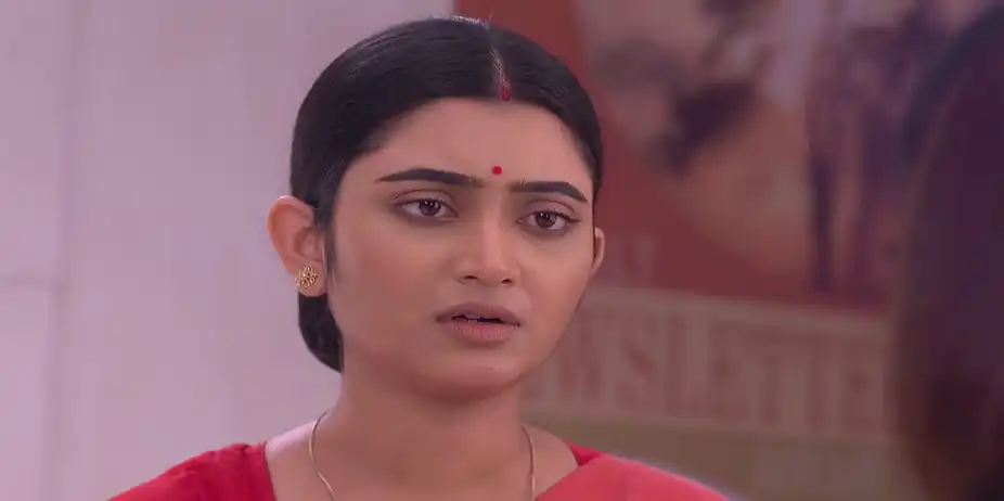 Divya Is Shocked to See Jagadhatri at Her Office - Jagadhatri