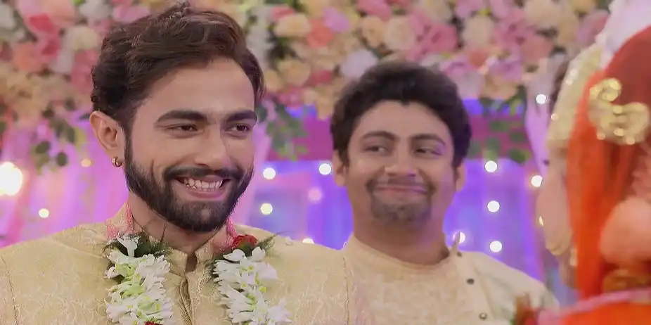 Pratim Prays for Mandar and Rohini - Kon Gopone Mon Bheseche