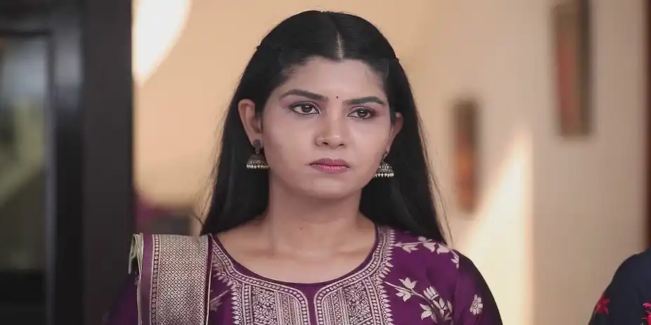 Kaviya Mocks Janani - Mounam Pesiyadhe