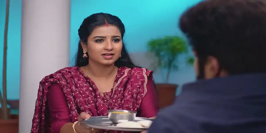 Revathi Faces Dilemma - Karthigai Deepam
