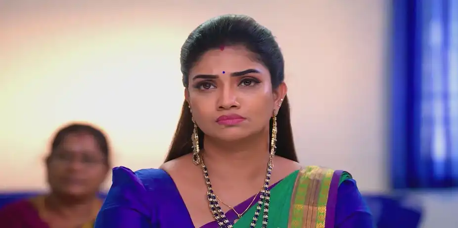 Will Chamundeshwari Learn the Truth? - Karthigai Deepam