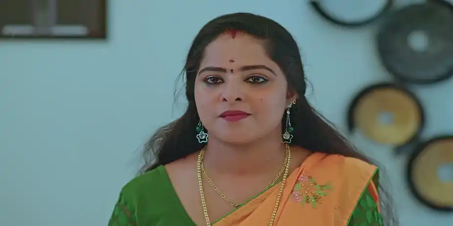 Karunakaran Asks Vandana to Leave the House - Manathe Kottaram