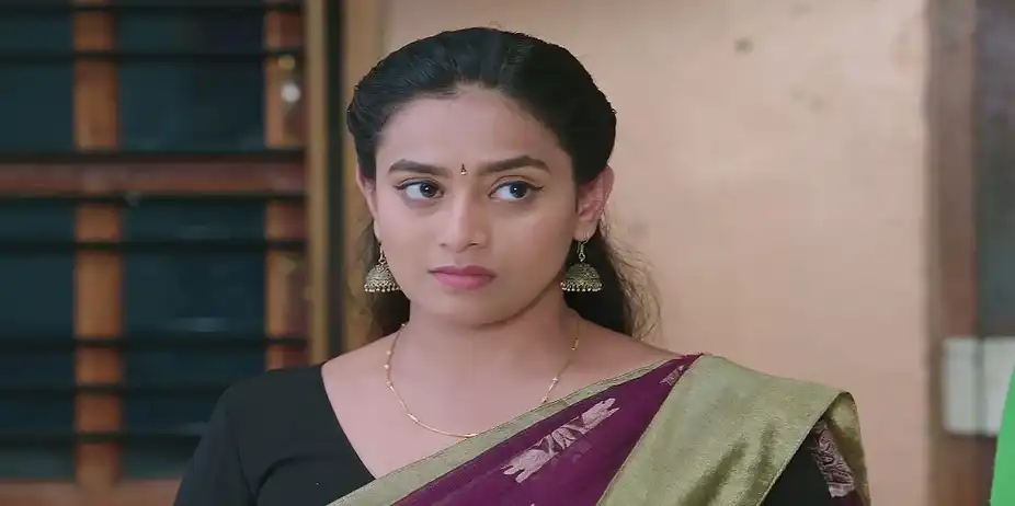 Indira Emotionally Blackmails Varalakshmi - Shravani Subramanya