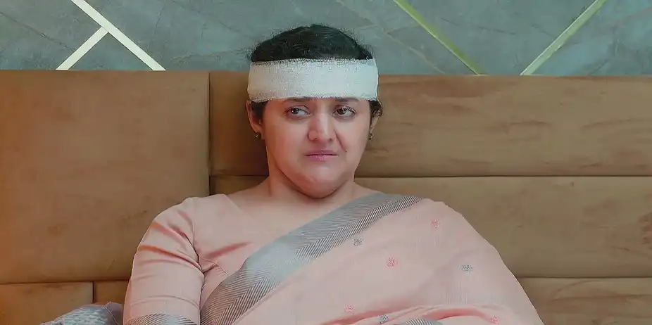 Tulasi Distracts Radha - Shrirasthu Shubhamasthu