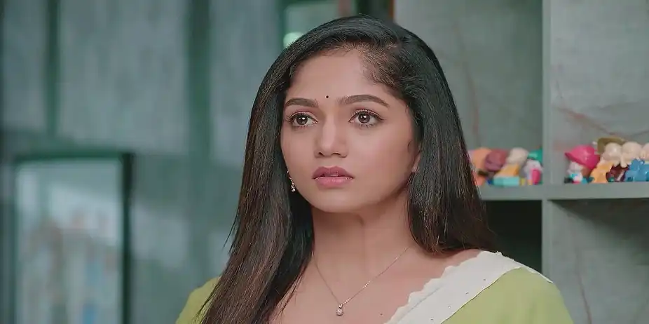 Nidhi Asks Karna about the Reason behind His Panic - Karna