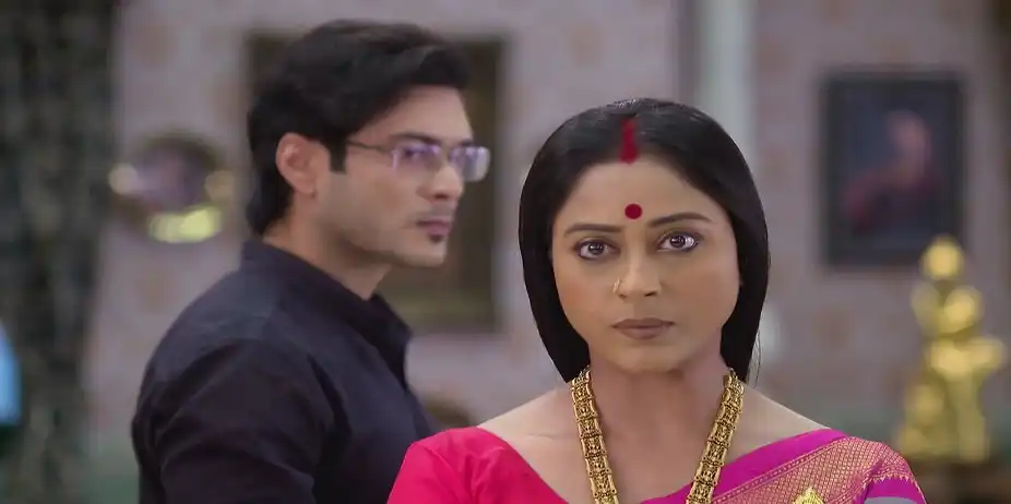 Dhurjoti Stays Mum in front of the Cops - Phulki