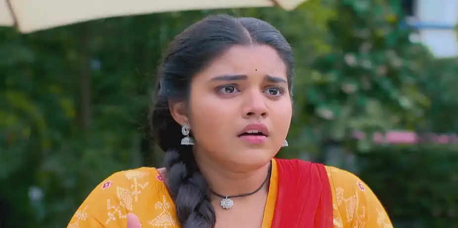Kusum Spills Water on Ayushman - Kusum