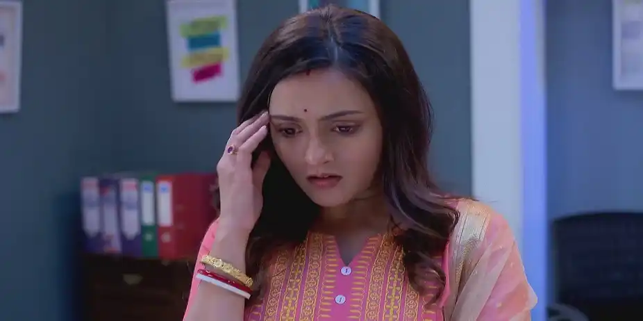 Priya's Boss Confronts Her about Her Discomfort - Kon Gopone Mon Bheseche