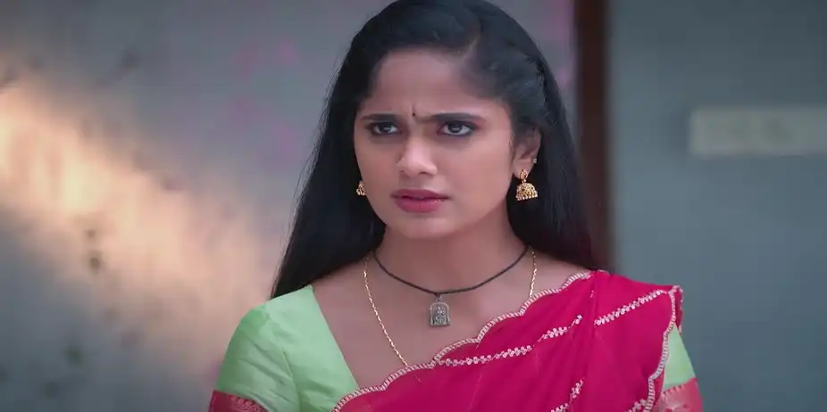 Padma Scolds Ayali - Ayali