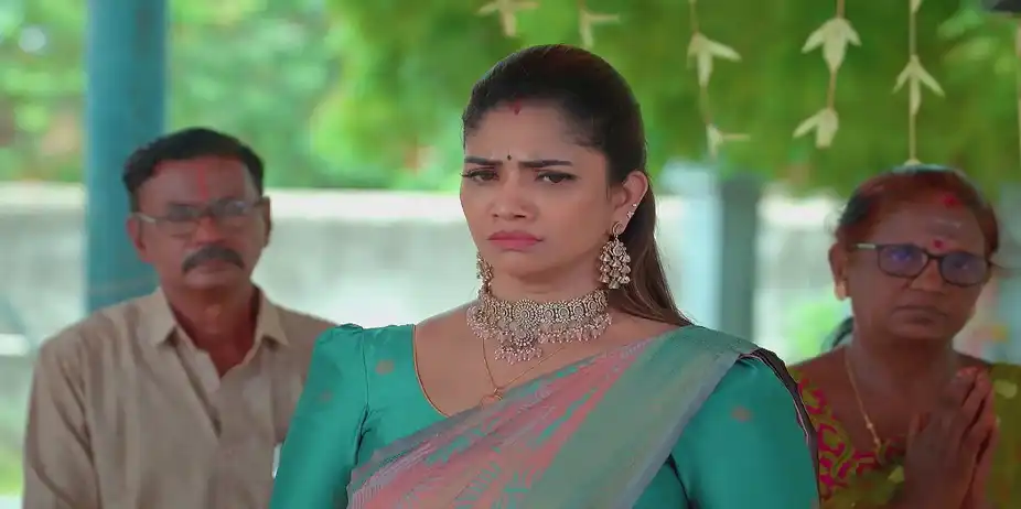 Revathi Foils Chandrakala's Plan - Karthigai Deepam