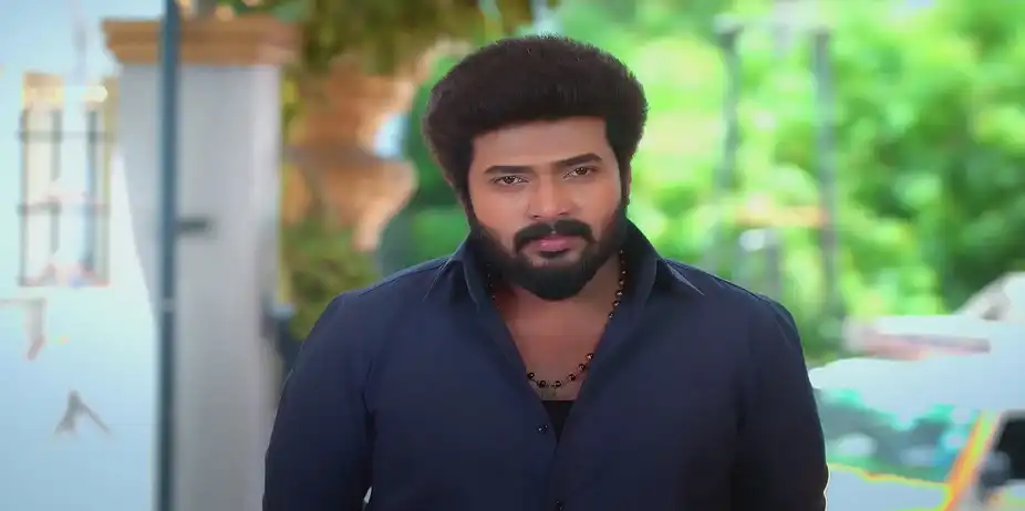 Krishnan Tries to Bribe Raja - Karthigai Deepam