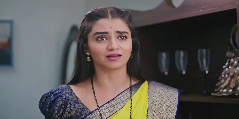 Tulja Scolds Shatrughan over Tejashree - Lakhat Ek Amcha Dada