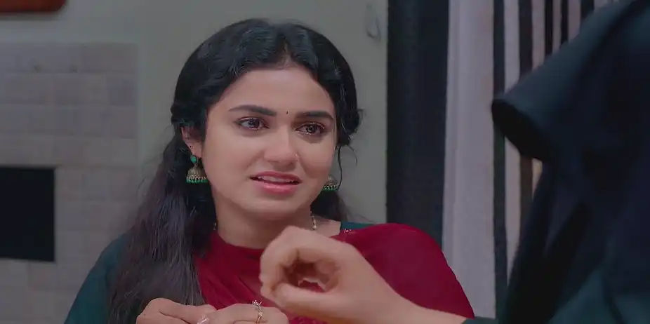 Radhika Has a Word with Shyama - Snehapoorvam Shyama