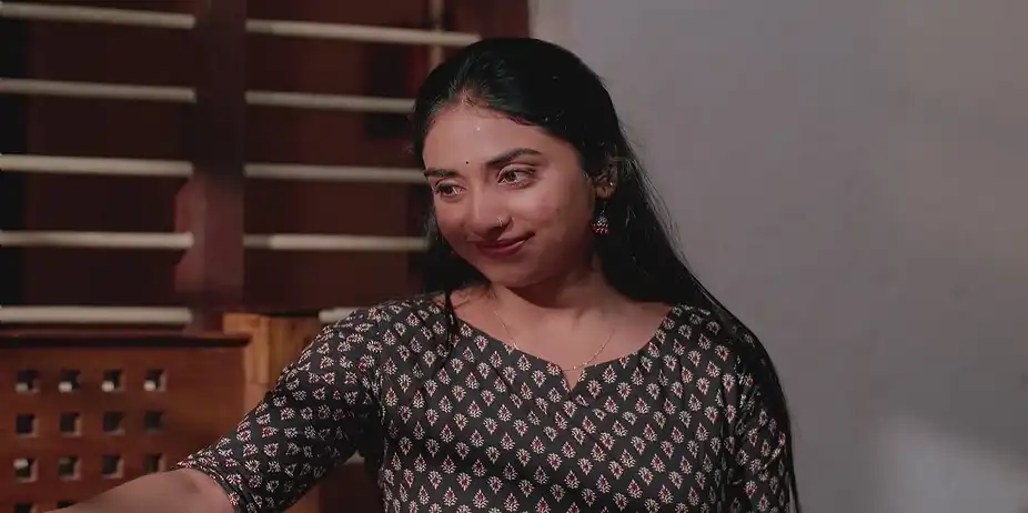 Remya Tends to Raju - Akale