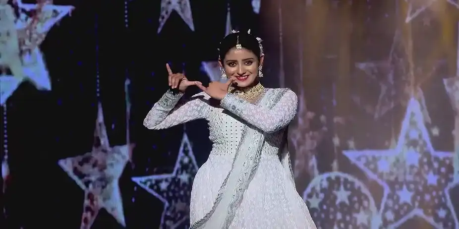 Parul Surprisingly Delivers a Brilliant Dance - Parineeta
