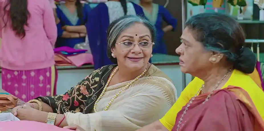 Mahalakshmi Takes Shanthi Shopping - Karna