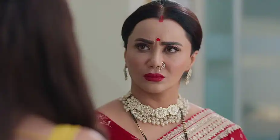 Megha Saves Herself by Lying to Chandrika - Vasudha