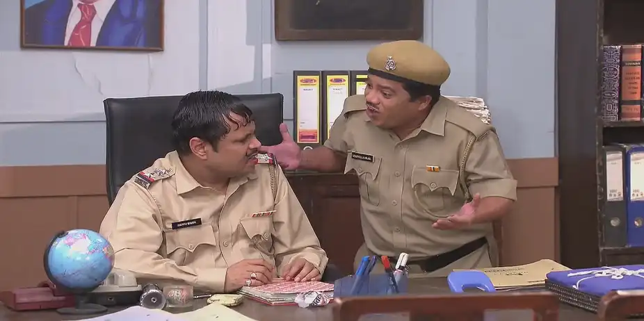 Happu Finds Out about the Ghost - Happu Ki Ultan Paltan