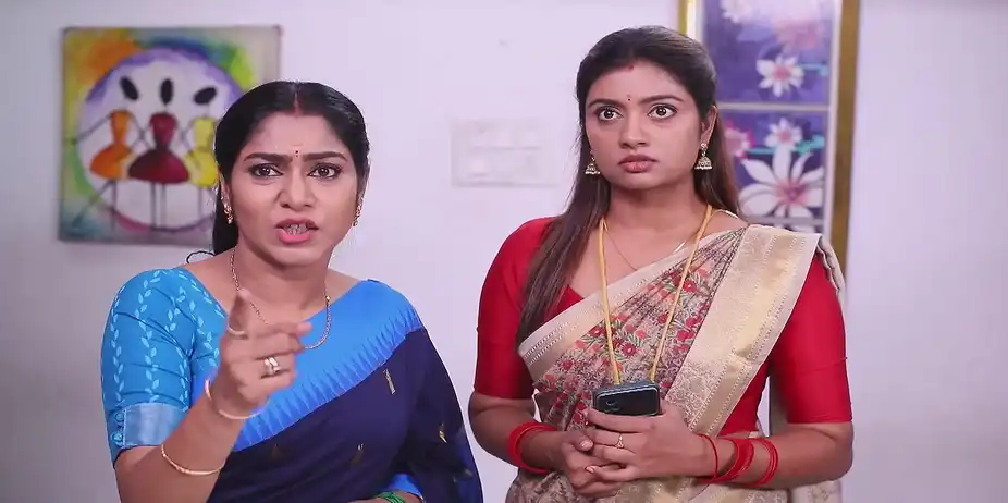 Durga Assures Kundavai's Mother-in-Law