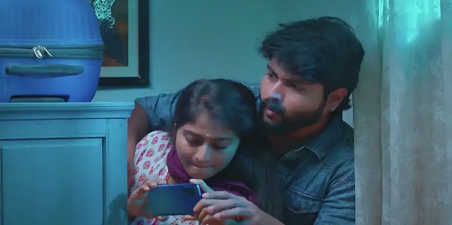 Karthik Pretends to Be Loving to Viji - Veera