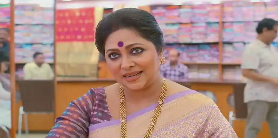 Indrani Picks a Saree for Debolina - Kusum