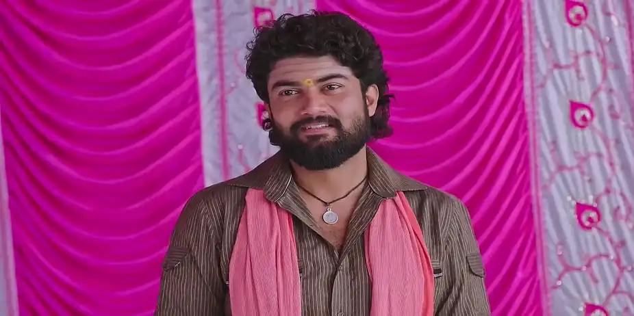 Veerabhadra Praises Parvathi in front of the Villagers - Annayya