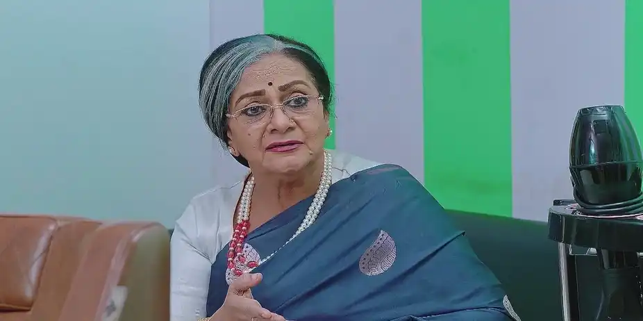 Mahalakshmi Takes Shanthi to a Spa - Karna