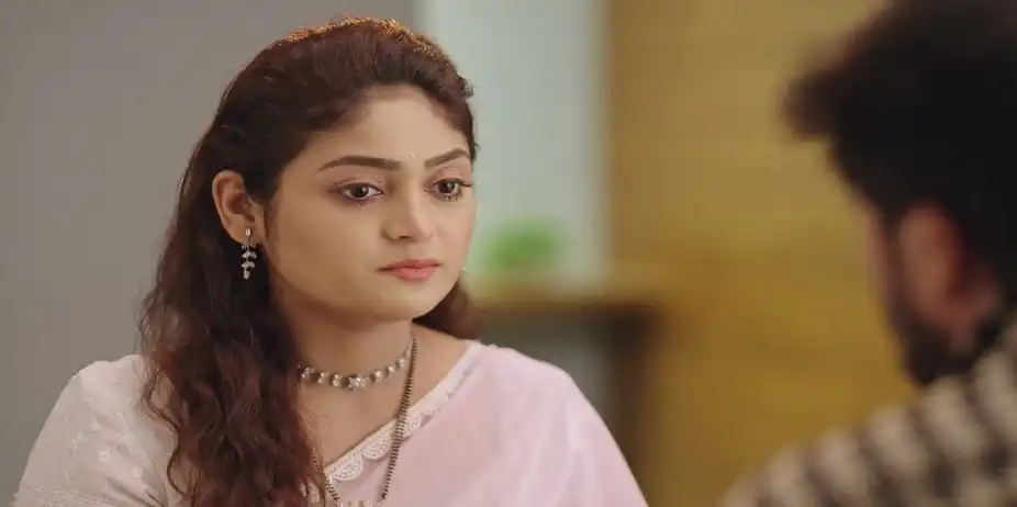 Pritam Expresses His Concern to Priya - Paaru