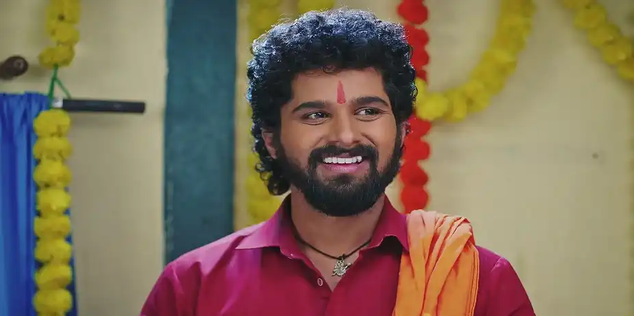 Tulja Thanks Surya and His Sisters - Lakhat Ek Amcha Dada