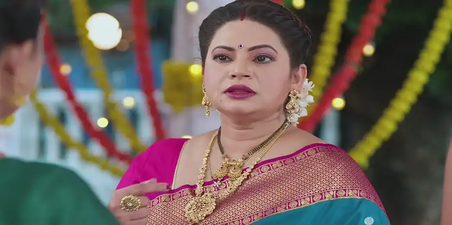Tilottama and Bhairavi Meet at the Temple - Savalyachi Janu Savali