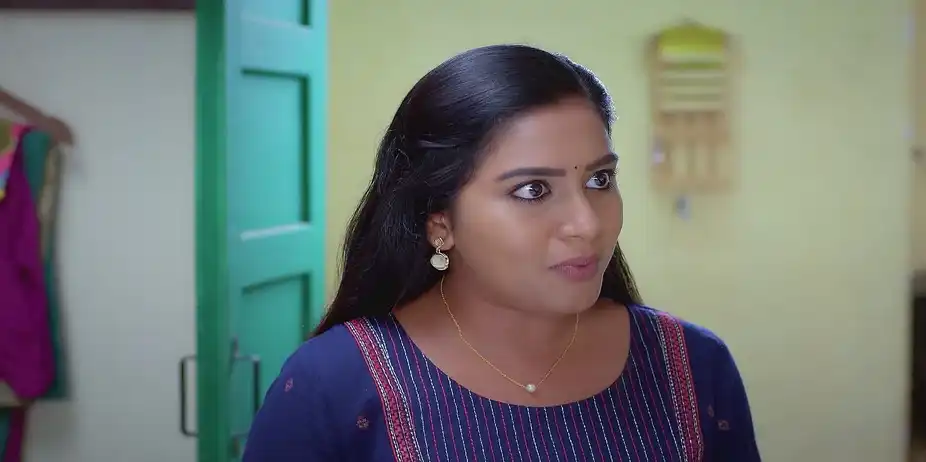 Balu Scolds Deepa - Chinnan Siru Kiliye