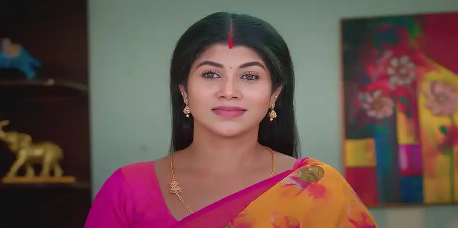 Revathi Invites Mythili - Karthigai Deepam