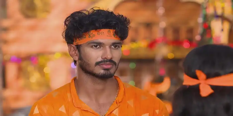 Mani Worries about Abhi - Tu Khara Mun Chaai