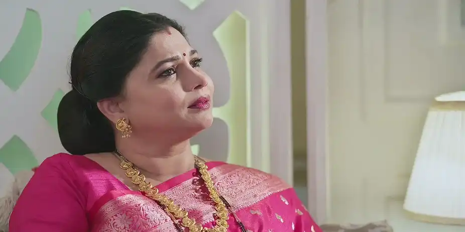 Tilottama Talks to Chandrakant about Rajkumar - Savalyachi Janu Savali