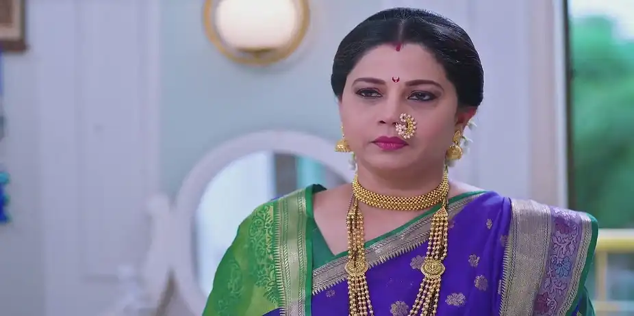 Tilottama Refuses To Invite Bhairavi Home - Savalyachi Janu Savali