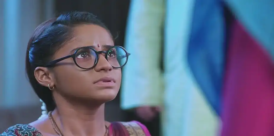 Sarang Saves Amruta - Savalyachi Janu Savali