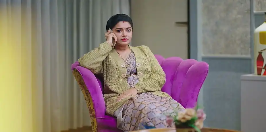 Bhoomika Helps Malli Make Jaydev Jealous - Amruthadhaare
