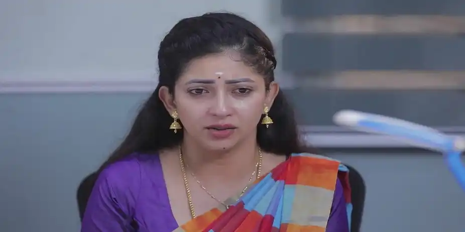 Bharathi Reveals the Truth to Muthulakshmi - Idhayam