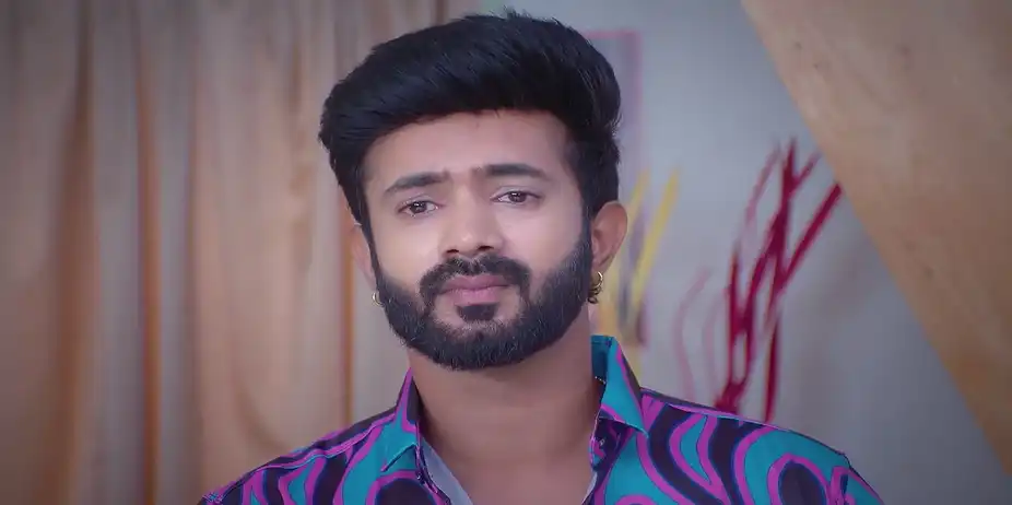 Rithika Introduces Kabilan to Her Family - Ayali