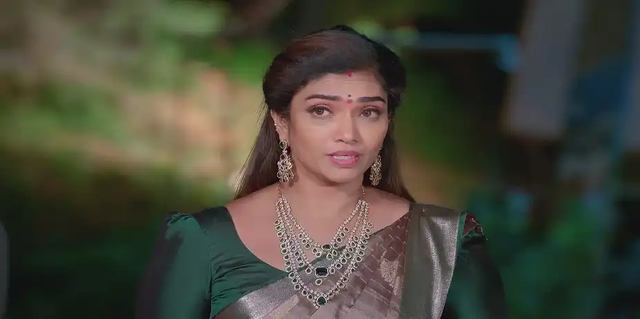 Chandrakala Condemns Sivanandi - Karthigai Deepam