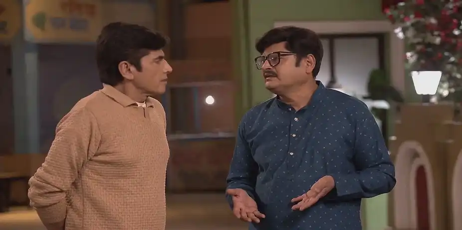 Tiwari and Vibhuti Talk about Their Situation at Home - Bhabi Ji Ghar Par Hai