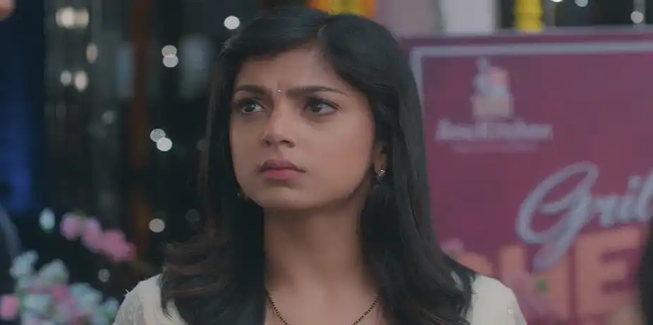 Unnati Attempts to Tarnish Dhruv's Restaurant's Reputation - Jaane Anjaane Hum Mile